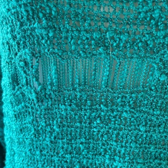 NWT BOUTIQUE DISTRESSED TURQ TEAL COLOR SWEATER. HAS DISTRESSED HOLES - Picture 6 of 7